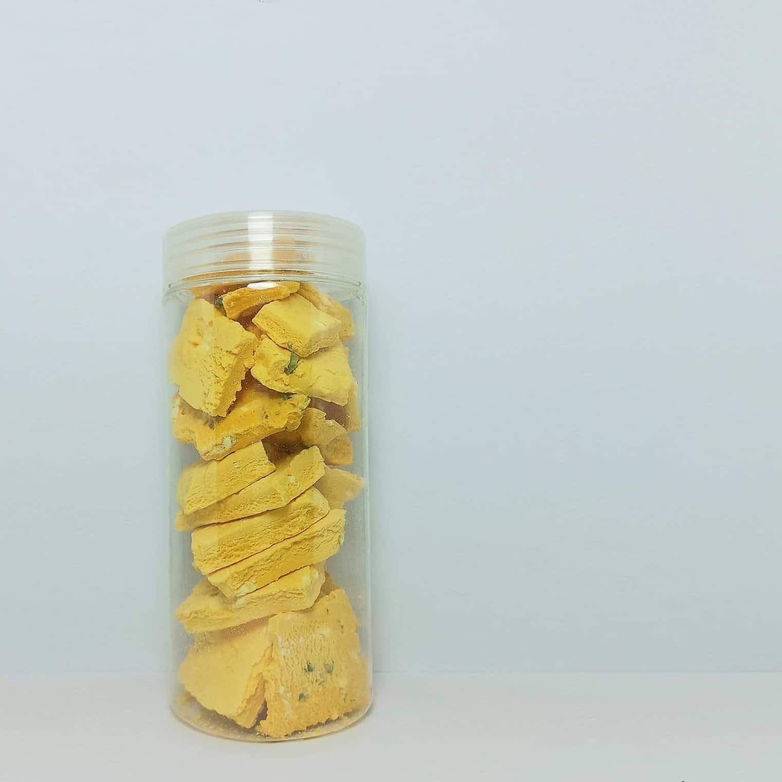 تصویر 2 از بستنی خشک زعفرانی میان‌ وعده خنک و مقوی در تابستان